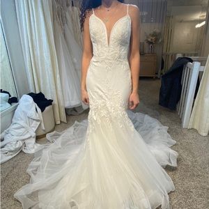 Wedding dress bought at Vezina for 3000$